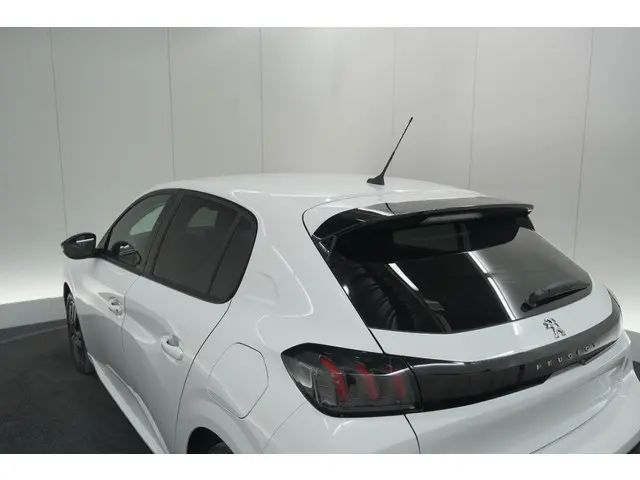 Peugeot 208 PureTech 100 Allure Pack 2023 Benzine 20