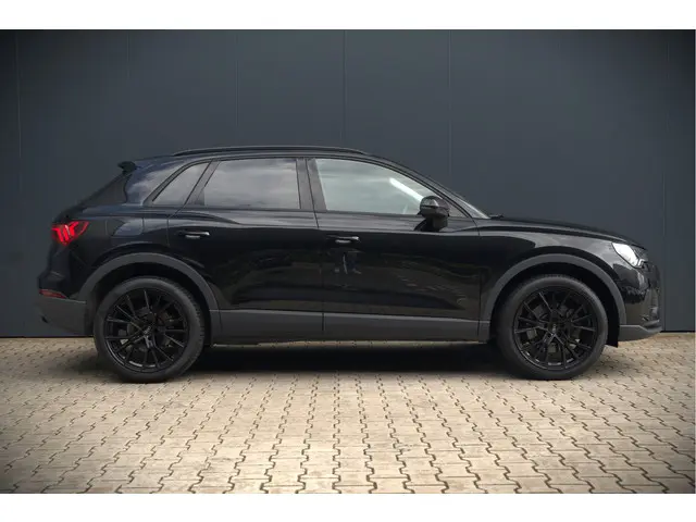 Audi Q3 45 TFSI e Advanced edition 2021 Hybride Benzine 8