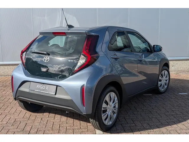 Toyota Aygo X Hybrid 115 play 2026 Hybride Benzine 6