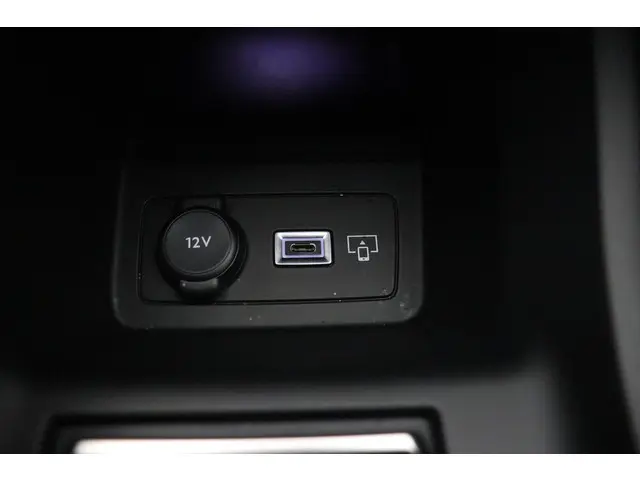 Peugeot 408 1.2T 130pk Automaat Allure GT 2024 Benzine 27