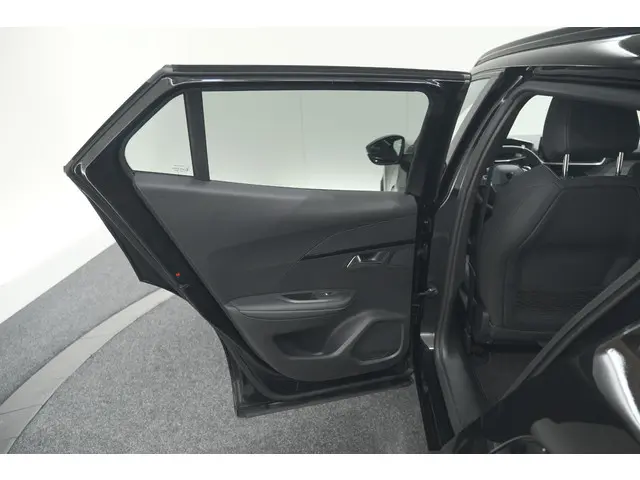 Peugeot 2008 PureTech 130 EAT8 GT 2024 Benzine 72