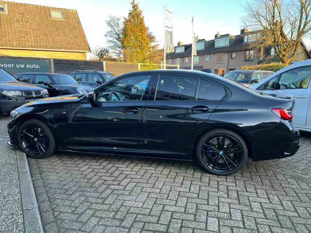 BMW 3 Serie 330e High Executive 2020 Hybride Benzine 29