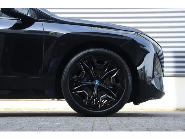 BMW iX M60 2023 Elektrisch 6