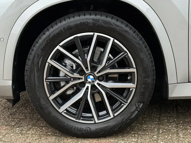 BMW X1 sDrive18i M SPORT 2025 Benzine 12