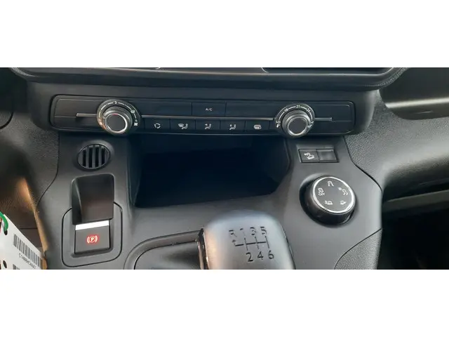 Toyota ProAce CITY 1.5 D-4D Cool Long 2022 Diesel 8