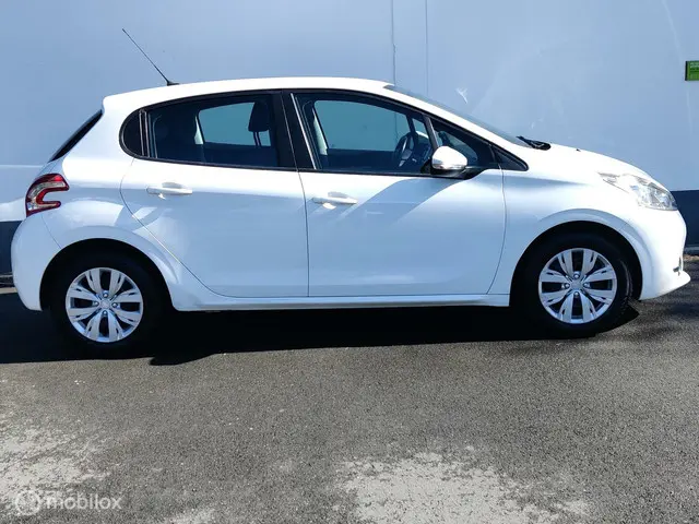 Peugeot 208 1.2 VTi Blue Lease Airco/navi/Pdc 2013 Benzine 19