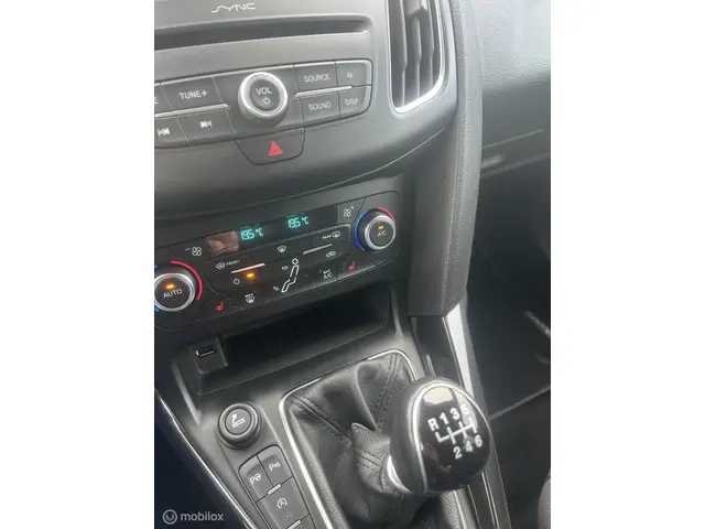 Ford Focus Wagon 1.0 Titanium Edition 2015 Benzine 12