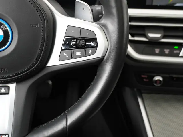 BMW 3 Serie Touring 330e 2022 Hybride Benzine 21