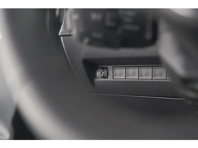 Peugeot 208 PureTech 100 Allure 2024 Benzine 38