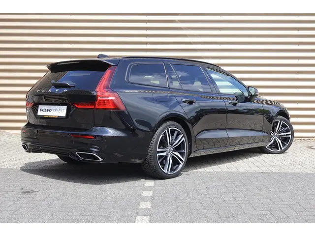 Volvo V60 T8 Recharge AWD R-Design 2022 Hybride Benzine 4