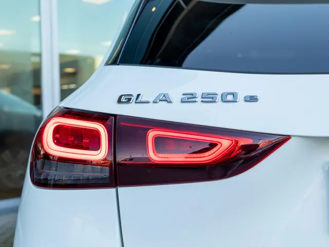 Mercedes-Benz GLA 250 e 2021 Hybride Benzine 17