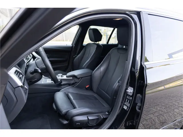 BMW 3 Serie Touring 320i M Sport Edition 2019 Benzine 14