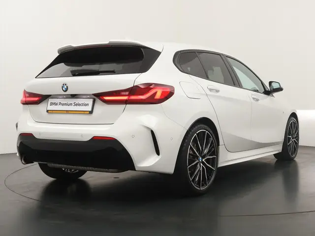 BMW 1 Serie 118i 2024 Benzine 9