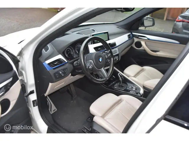 BMW X1 sDrive18i aut High Exe M Sport voll 2018 Benzine 8