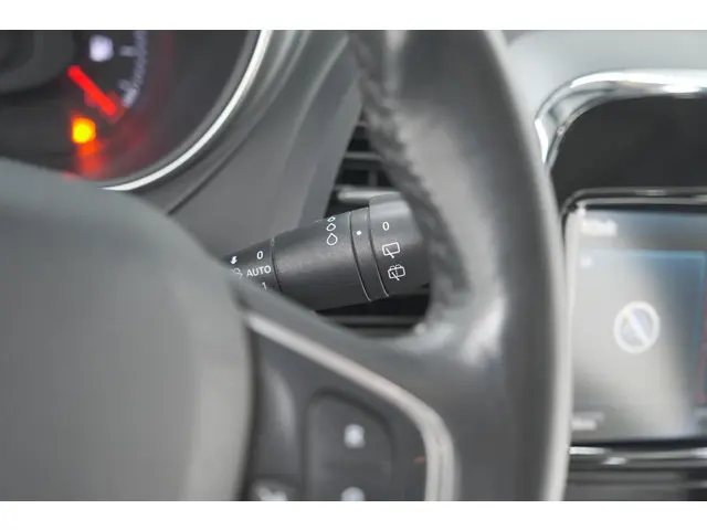 Renault Captur TCe 120 EDC Initiale Paris 2017 Benzine 40