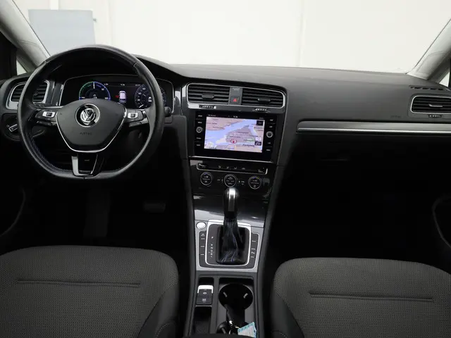 Volkswagen e-Golf E-DITION 100kW/136PK 2020 Elektrisch 4