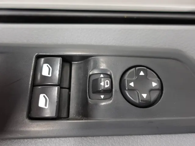 Peugeot Expert L2H1 100pk Premium 2022 Diesel 13