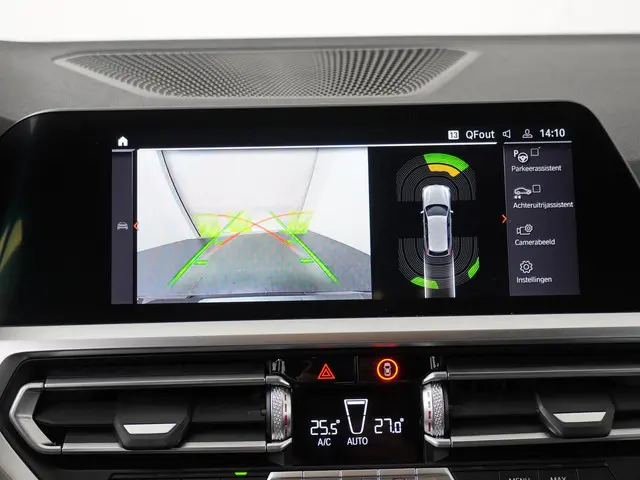 BMW 3 Serie Touring 318i Business Edition 2021 Benzine 18