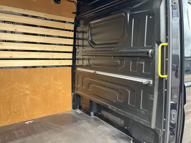 Volkswagen Crafter 35 2.0 TDI L4 H3 2021 Diesel 36