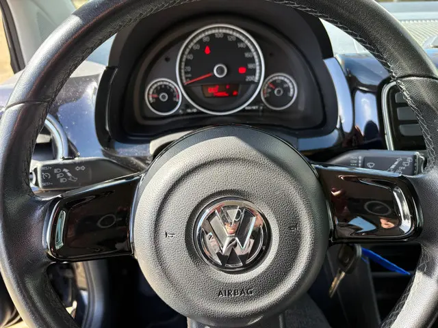 Volkswagen up! 1.0 high up! BlueMotion 2015 Benzine 8