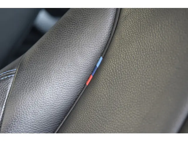 BMW 3 Serie Touring 320i M Sport Edition 2018 Benzine 13