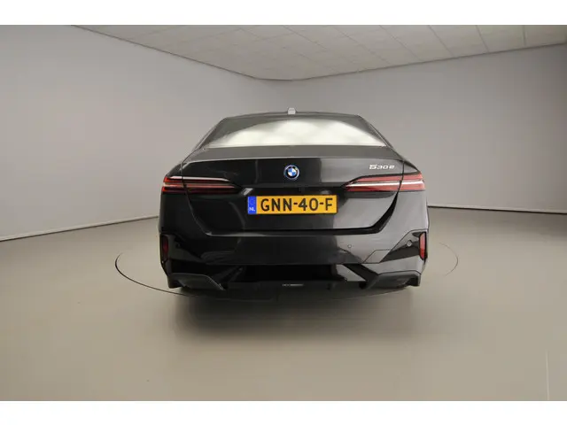 BMW 5 Serie Sedan 530e 2024 Hybride Benzine 6
