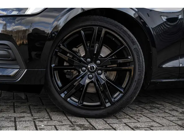 Volvo V60 2.0 B3 Essential Edition 2023 Benzine 30