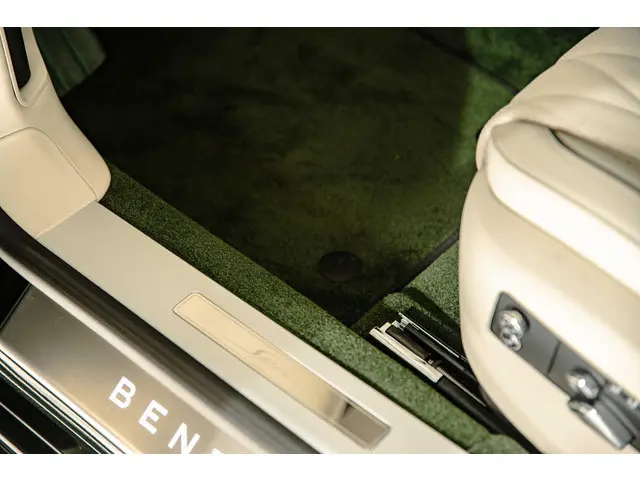 Bentley Flying Spur SPEED 6.0 W12 2023 Benzine 44