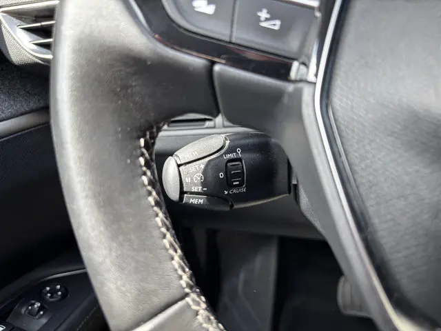 Peugeot 3008 1.2 PureTech Première 2017 Benzine 14