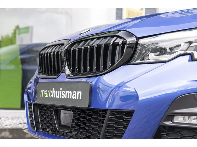 BMW 3 Serie 320i High Executive 2020 Benzine 29