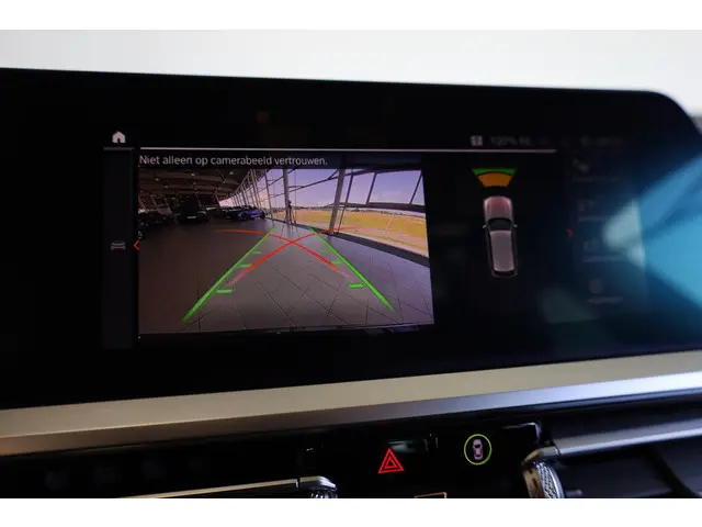 BMW 3 Serie Touring 320i 2020 Benzine 16