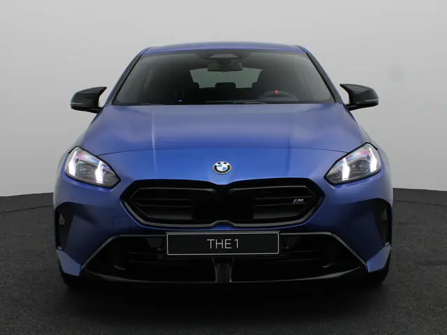 BMW 1 Serie 5-deurs M135i xDrive 2025 Benzine 3