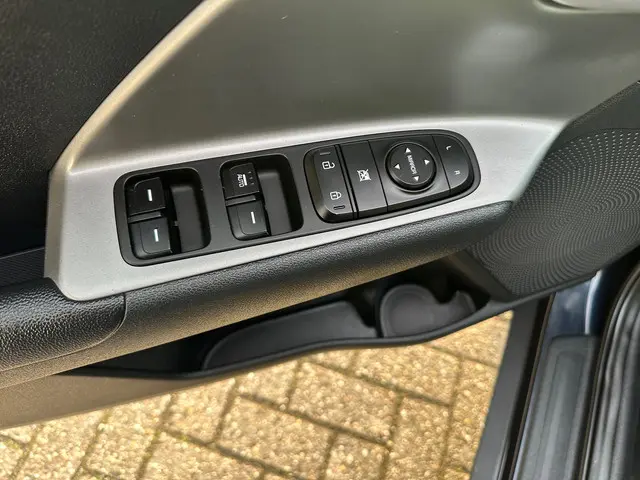 Kia Niro 1.6 GDi Hybrid DynamicLine 2022 Hybride Benzine 8