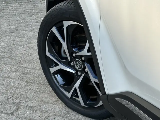 Toyota C-HR 1.8 Hybrid Style 2018 Hybride Benzine 45
