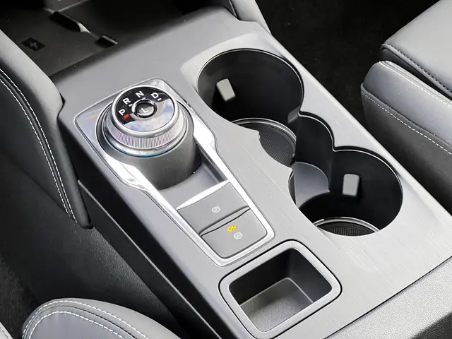 Ford Kuga 2.5 PHEV Sound Edition 2026 Hybride Benzine 14