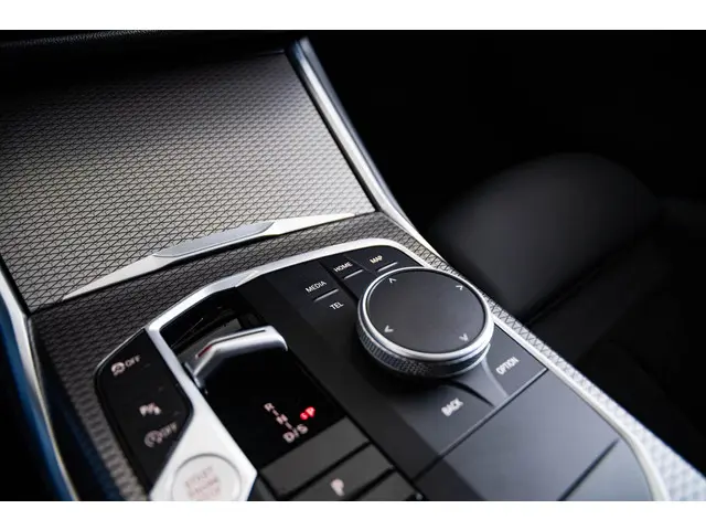 BMW 3 Serie Touring 330i 2023 Benzine 54