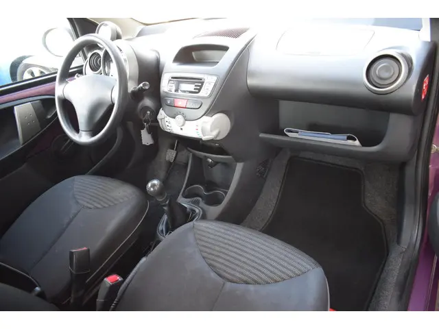 Peugeot 107 1.0 Active 2012 Benzine 9