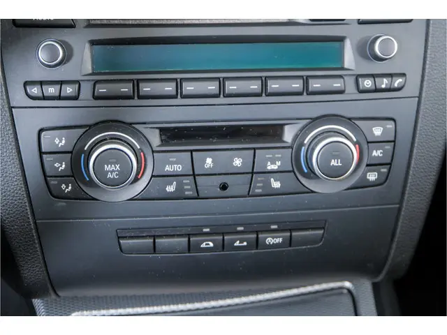 BMW 1 Serie Cabrio 120i High Executive 2012 Benzine 29