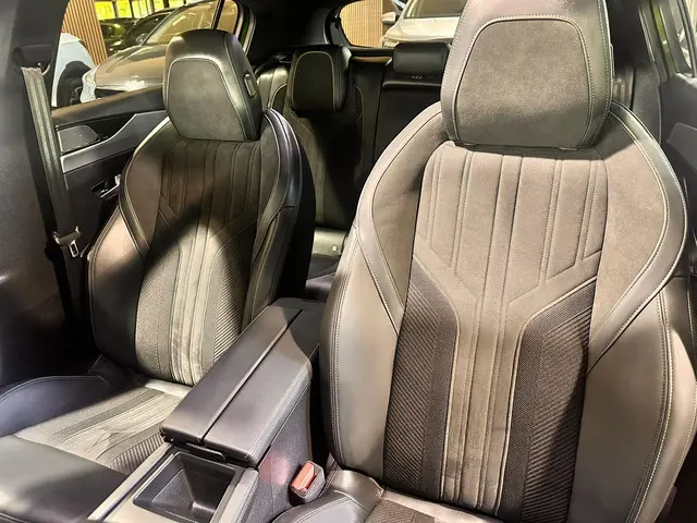 Peugeot 308 1.2 PureTech GT 2021 Benzine 27