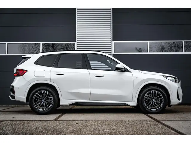 BMW X1 sDrive20i M Sport 2023 Hybride Benzine 7