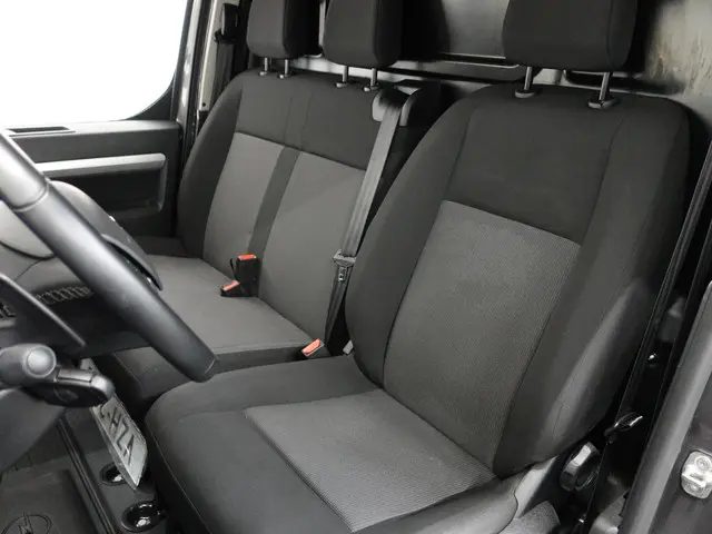 Opel Vivaro 2.0 BlueHDi 145PK L3 Automaat 2023 Diesel 20