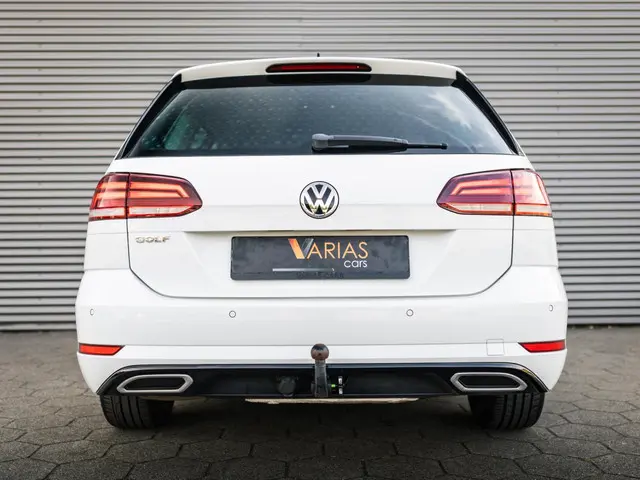 Volkswagen Golf 1.5 TSI Highline Business R 2019 Benzine 4