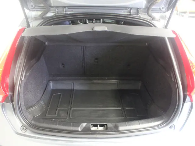 Volvo V40 Cross Country T3 Polar+ Luxury 2018 Benzine 28