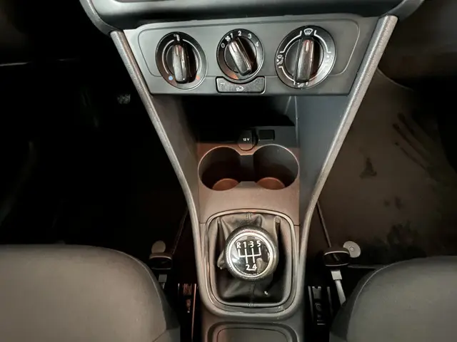 Volkswagen Polo 1.2 Easyline 2012 Benzine 15