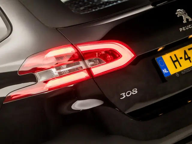 Peugeot 308 SW 1.2 PureTech Sport 2020 Benzine 26