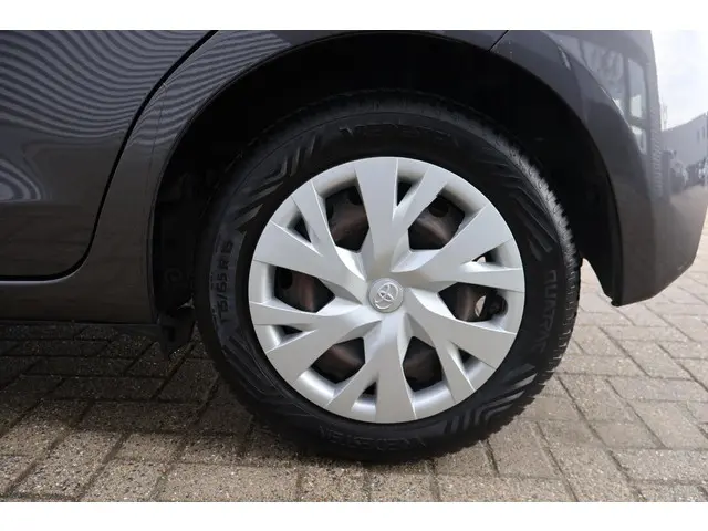 Toyota Yaris 1.0 VVT-i Aspiration 2018 Benzine 15