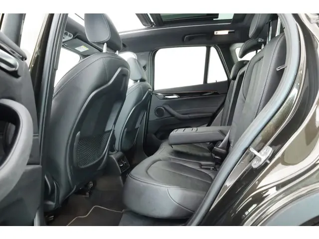 BMW X1 sDrive20i High Executive 2021 Benzine 31