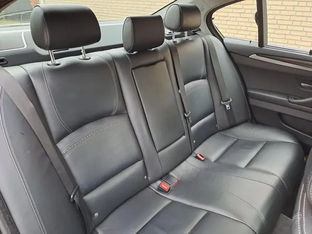 BMW 5 Serie 525d High Executive 2013 Diesel 24