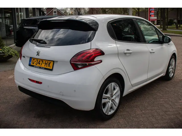 Peugeot 208 1.2 PureTech Signature 2019 Benzine 12