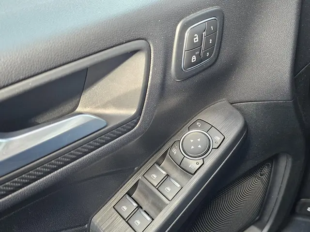 Ford Kuga 2.5 FHEV ST-Line X 2024 Hybride Benzine 12